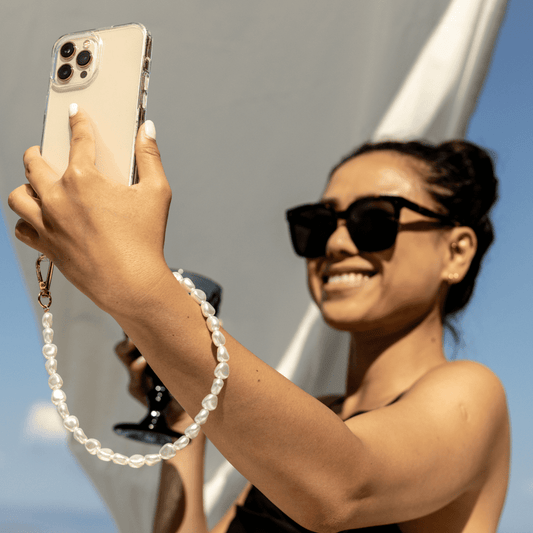 Emsy Australia crossbody phone cases are compatible with iPhone, Samsung models. The cases offer protection with durable cords, keeping phones secure with fashionable coloured ropes to elevate your style. Fashion hands-free phone accessories