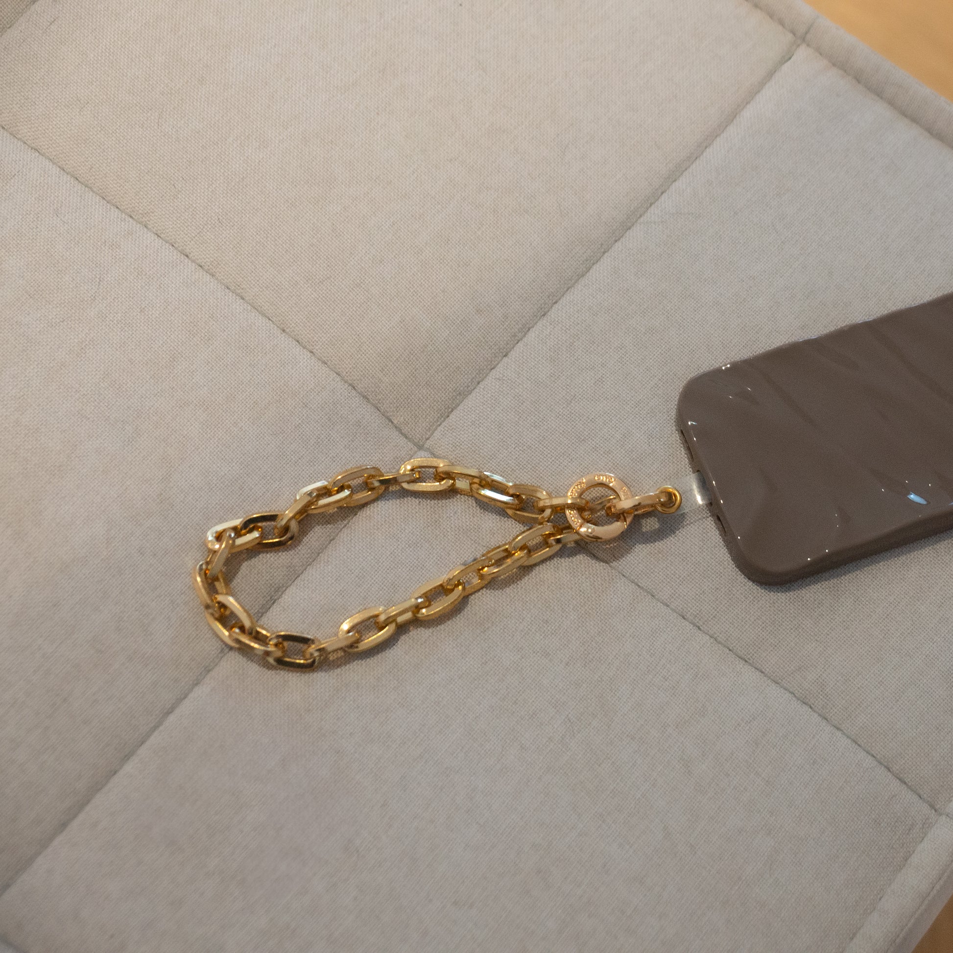 Chain strap, a utility wrist strap or a rope wrist strap the perfect solution to keep your phone safe while keeping your hands free. Discover collection including 2-in-1 utility cross-body strap, the stylish rope cross-body strap.