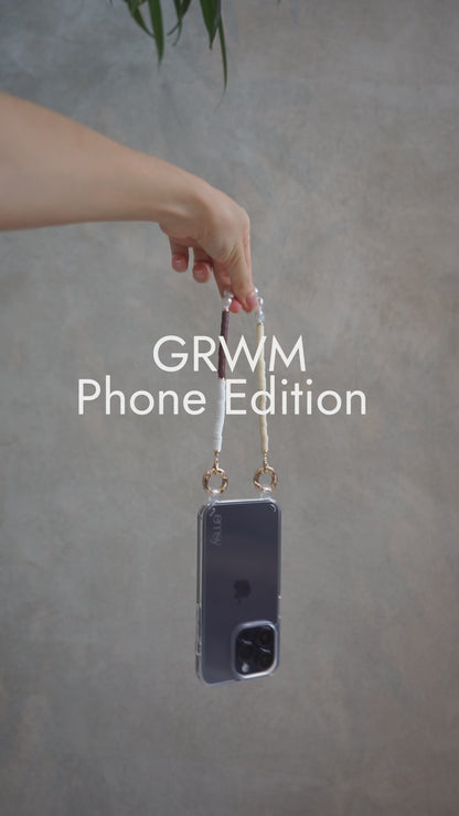 Chain strap, a utility wrist strap or a rope wrist strap the perfect solution to keep your phone safe while keeping your hands free. Discover collection including 2-in-1 utility cross-body strap, the stylish rope cross-body strap.